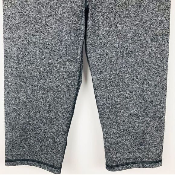 Victoria’s Secret Marled Gray Capri Workout Pants - Picture 3 of 12